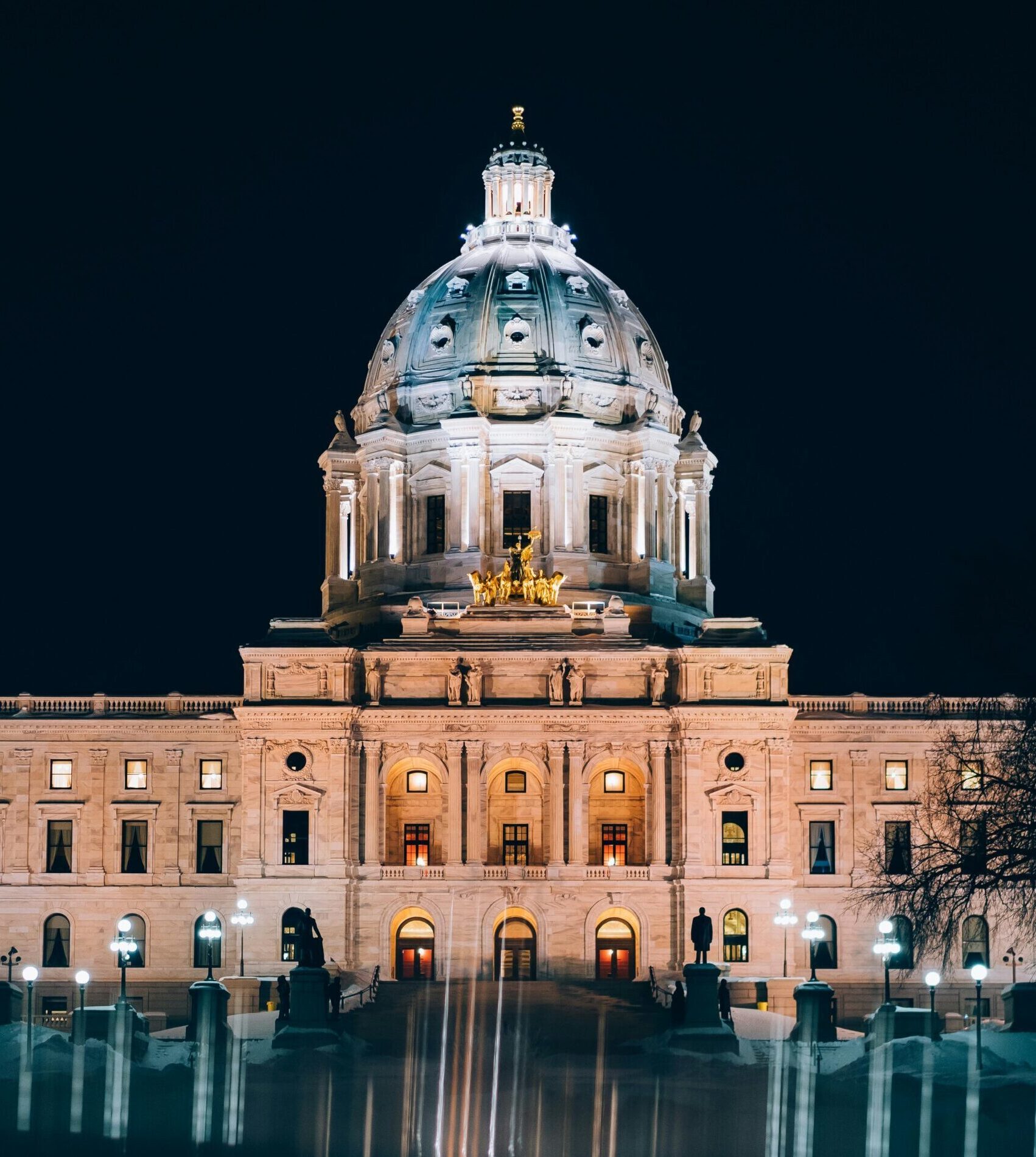 Minnesota capitol building at night